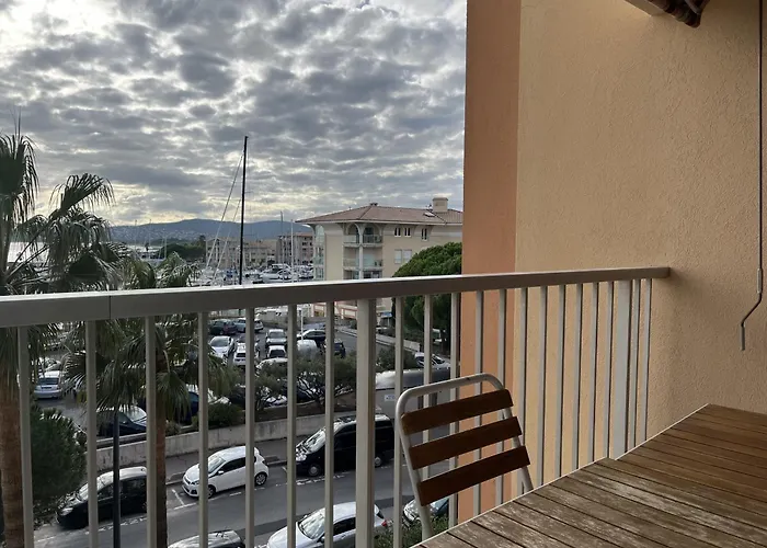 Appartement Le Capitole B 302, 26m2, Clim, 2 Adultes 2 Enfants Fréjus